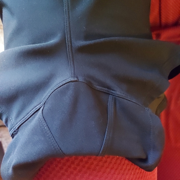 Women's Black Nike Dry Fit Short 3.5" with large side zip pocket Size M - Picture 3 of 6